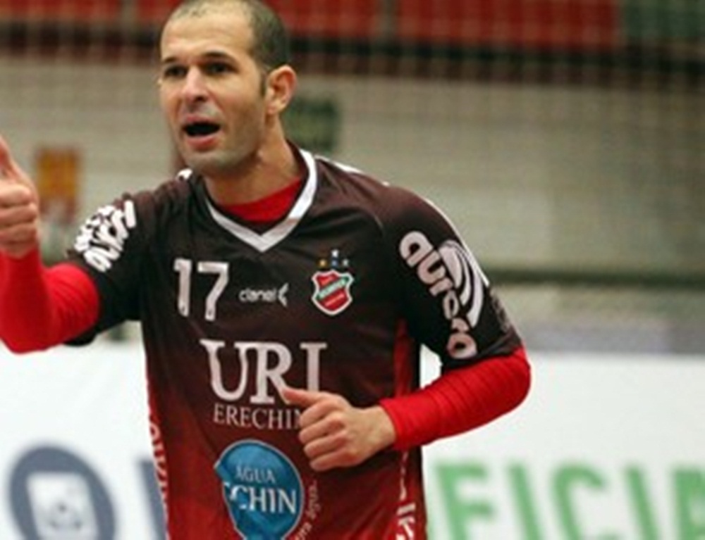Ir para  <p>O Atl&acirc;ntico Erechim conquistou um importante resultado na noite desta ter&ccedil;a-feira (2), na volta &agrave; disputa da Liga Nacional de Futsal (LNF). O Galo empatou em 1 a 1 com o Marreco, em Francisco...